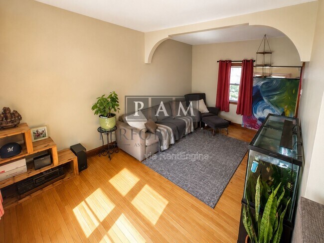 Foto del edificio - 2442 N Bremen St