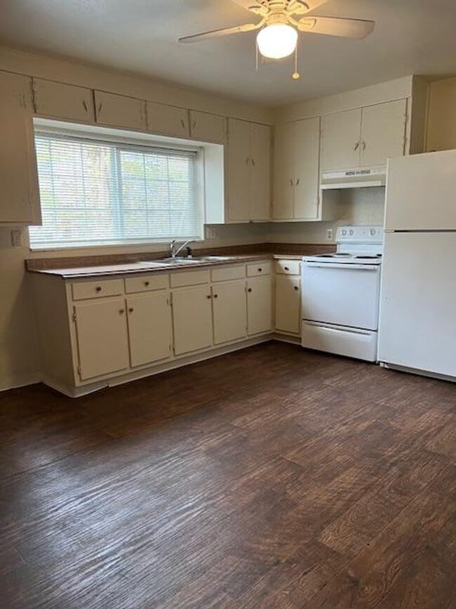 Photo - DARLING 2 BEDROOM HOUSE!!