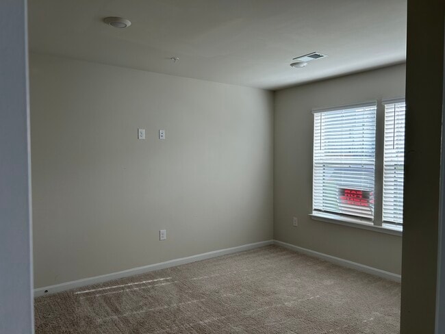 Dormitorio de la planta baja - 813 Bond St