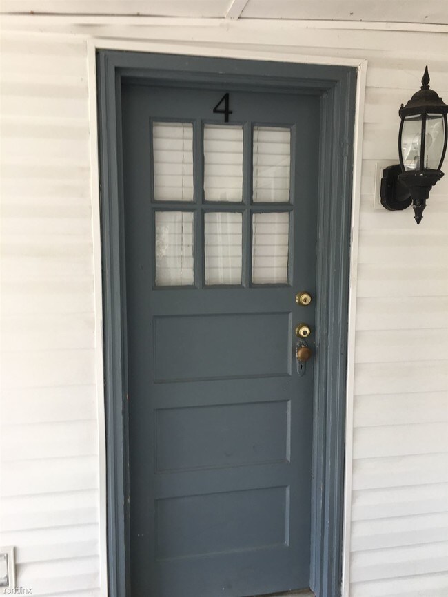 Building Photo - 45 E 60th St