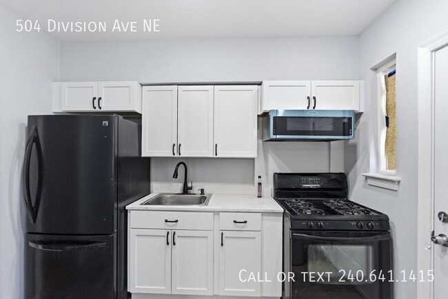 Building Photo - 504 Division Ave NE