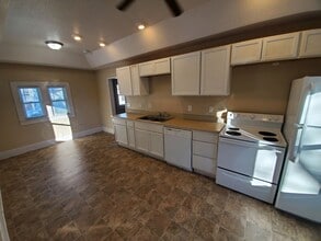 Building Photo - 2935 Dubuque Ave