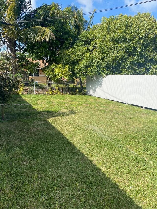 Foto del edificio - 1037 NW 75th St