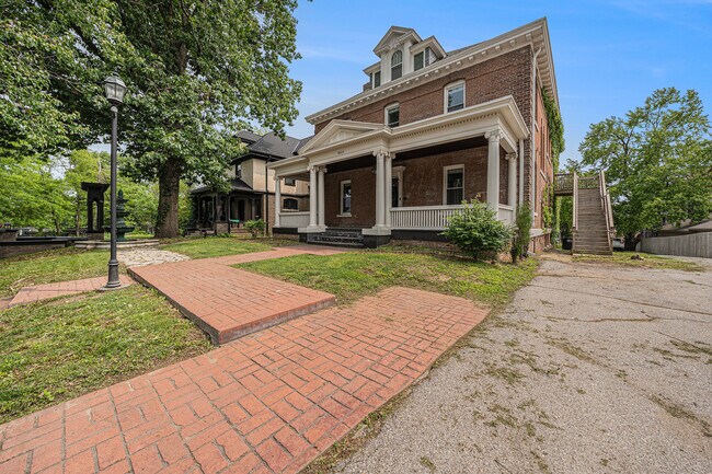 Patio delantero - 3611 Jackson St