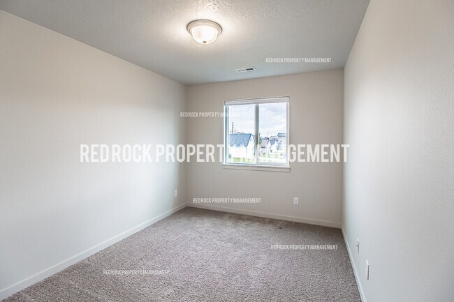 Foto del edificio - 213 Woodlawn Ln