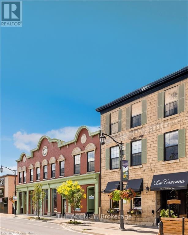 Building Photo - 153-153 Main St E