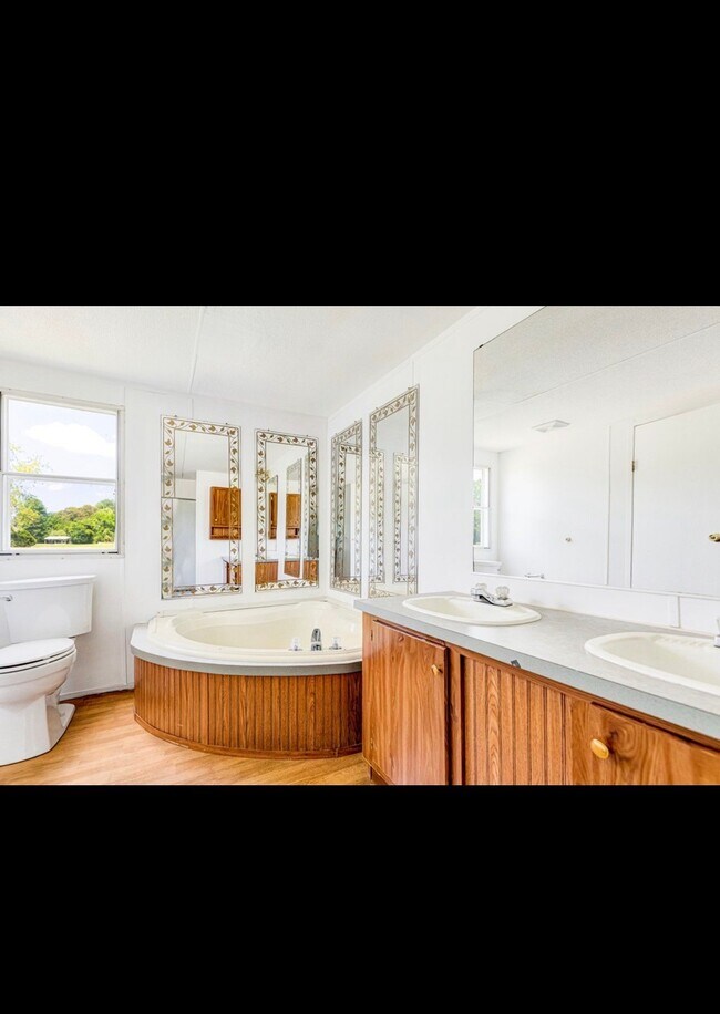 Foto del edificio - 640 Ridge Rd