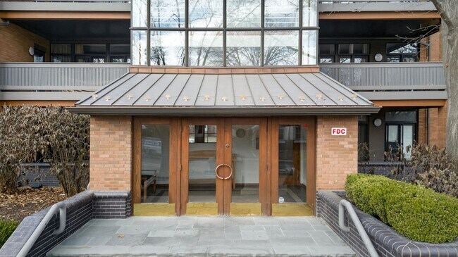 Foto del edificio - 155 N Hanley Rd