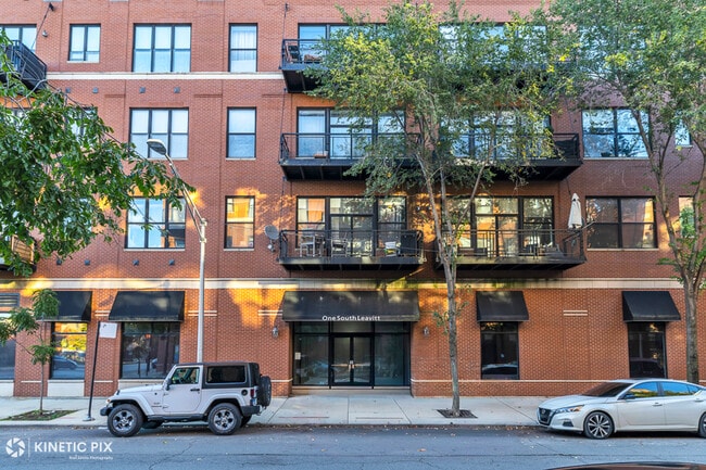 Foto del edificio - 1 S Leavitt St