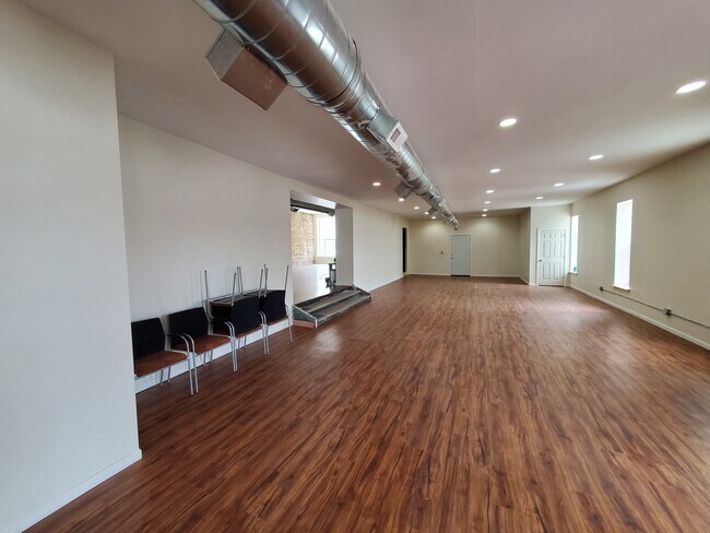 Foto del edificio - 4801 S Ashland Ave