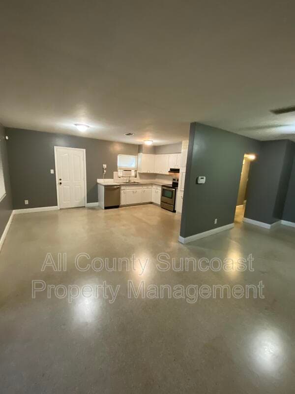 Building Photo - 5036 10th Ave N