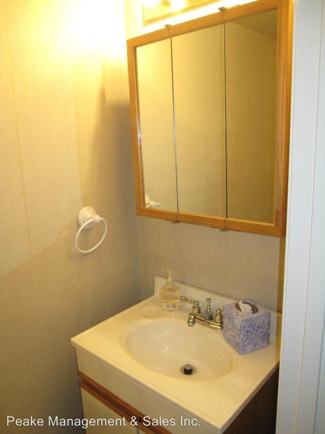 Building Photo - 7739 Tiverton Dr