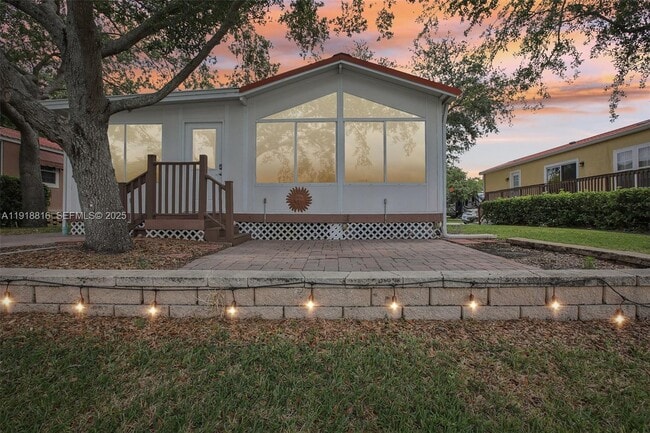 Building Photo - 6621 La Mesa Rd