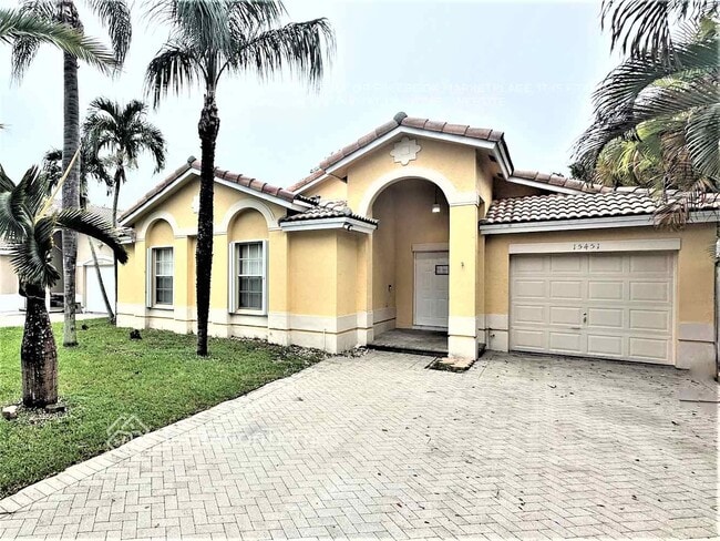 Foto del edificio - 15451 SW 143rd St