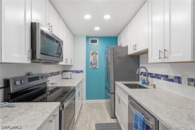 Building Photo - 1065 Gulf Shore Blvd N