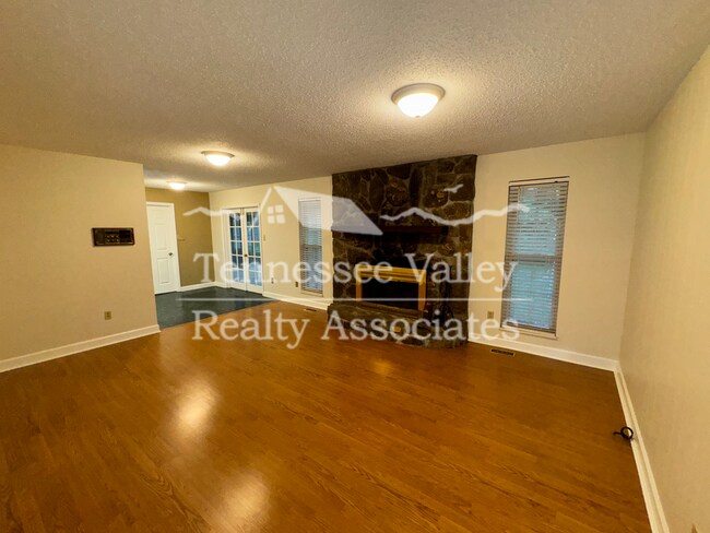 Building Photo - 1622 Colonade Rd