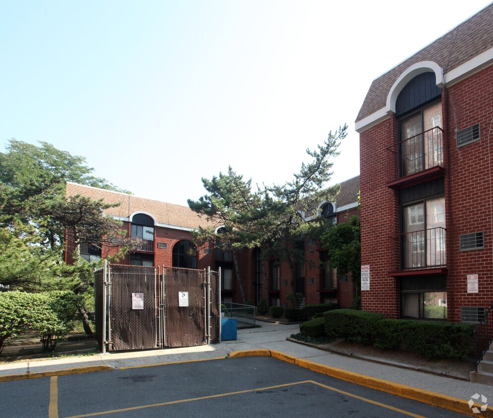Foto del edificio - 156-01 N Conduit Ave