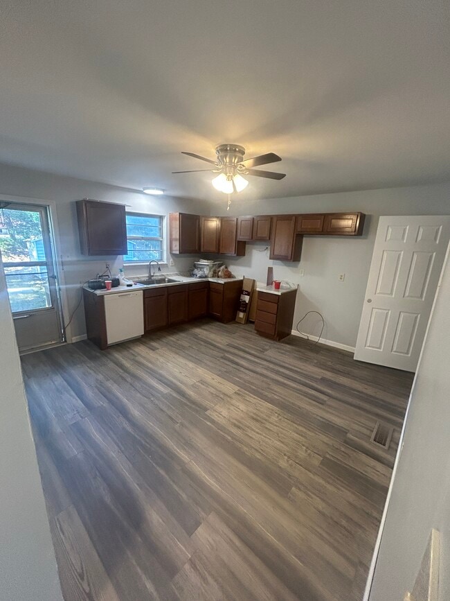 Building Photo - 831 Tilbury Dr