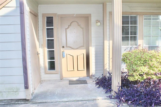 Building Photo - 11500 Meadow Ln