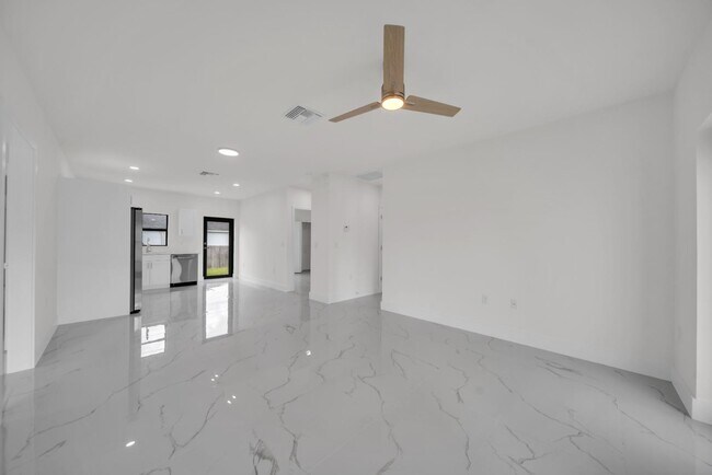 Photo - 2441 / 2443 Mae Ave S (4920/4922 28th St SW - 2441 Mae Ave S (4920 28th St SW) Apartment