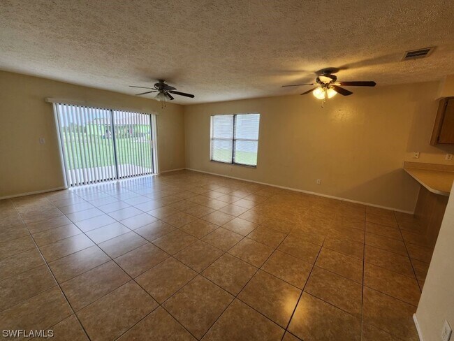 Foto del edificio - 1204 Diplomat Pkwy E
