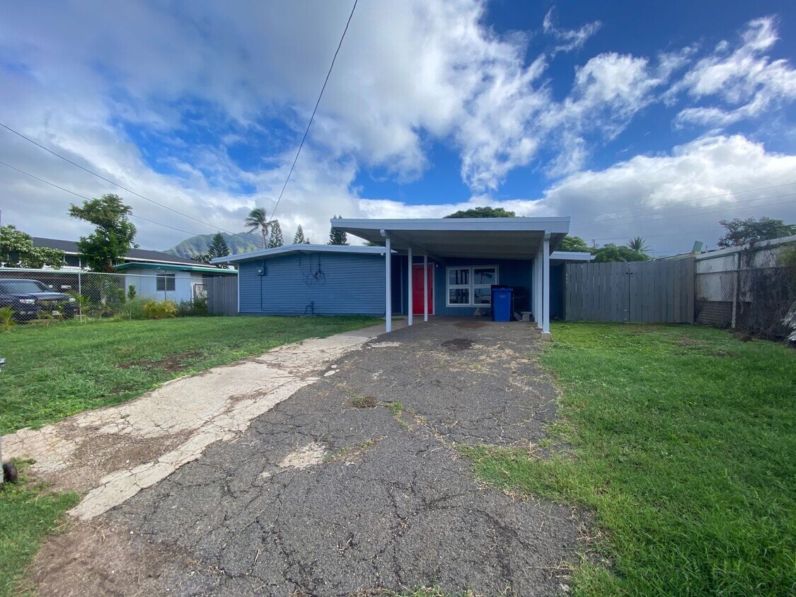Primary Photo - Beach House Rental in Waianae - Available Now
