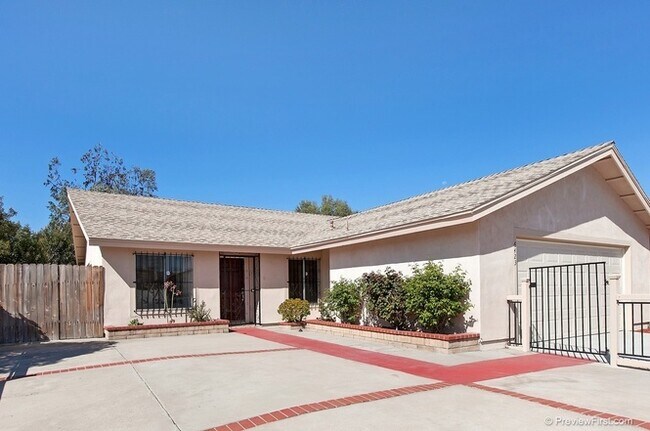 Foto del edificio - 4 Bedroom Home Paradise Hills!