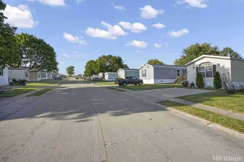 Western Hills Apartments 3701 2nd St Coralville, IA