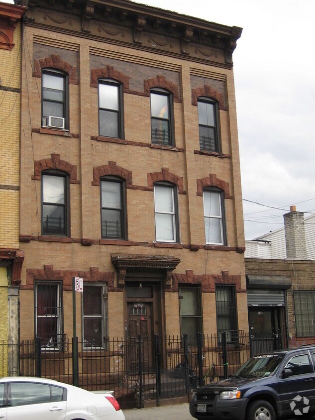 Foto del edificio - 1003 Wyckoff Ave