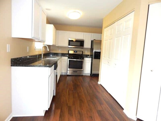 Building Photo - 2054 Trafalgar Ct