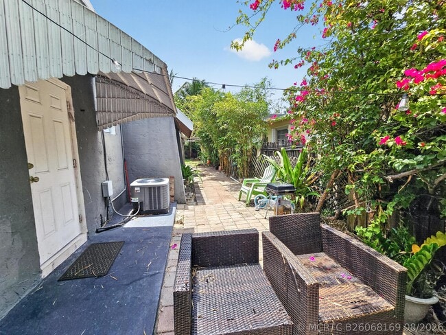 Building Photo - 2426 NE 184th St