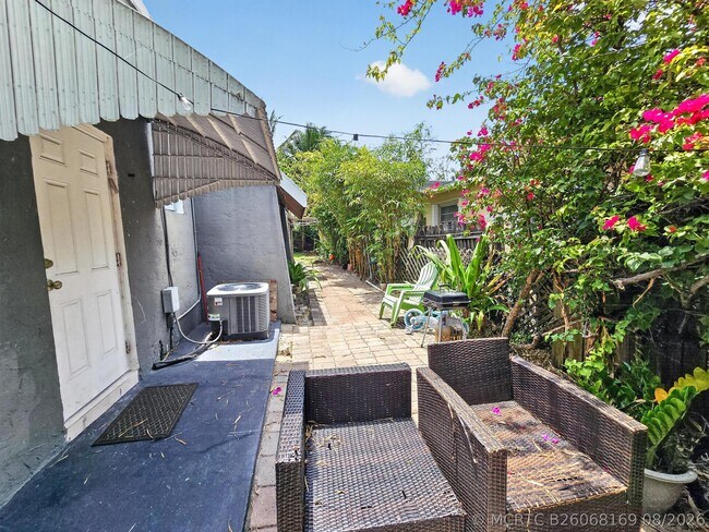 Foto del edificio - 2426 NE 184th St