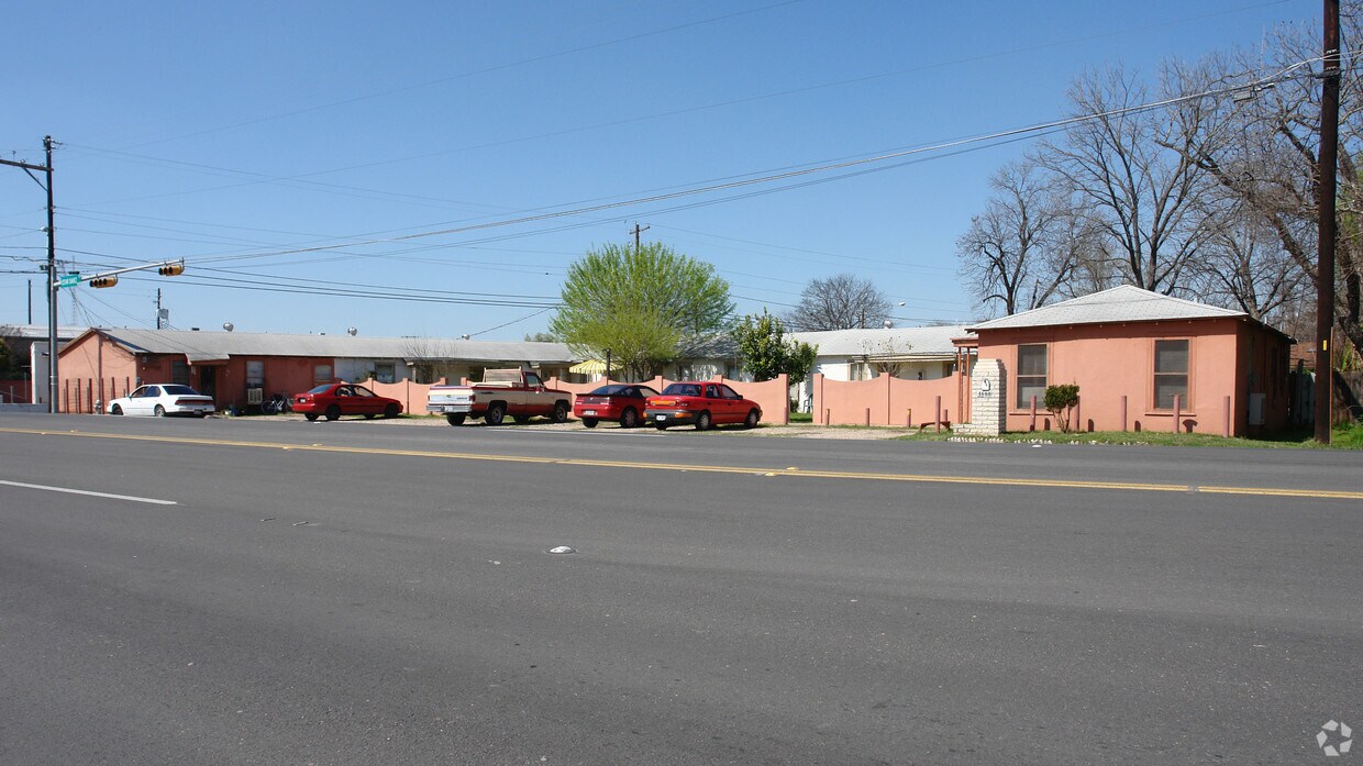 Primary Photo - 4600 E Cesar Chavez St