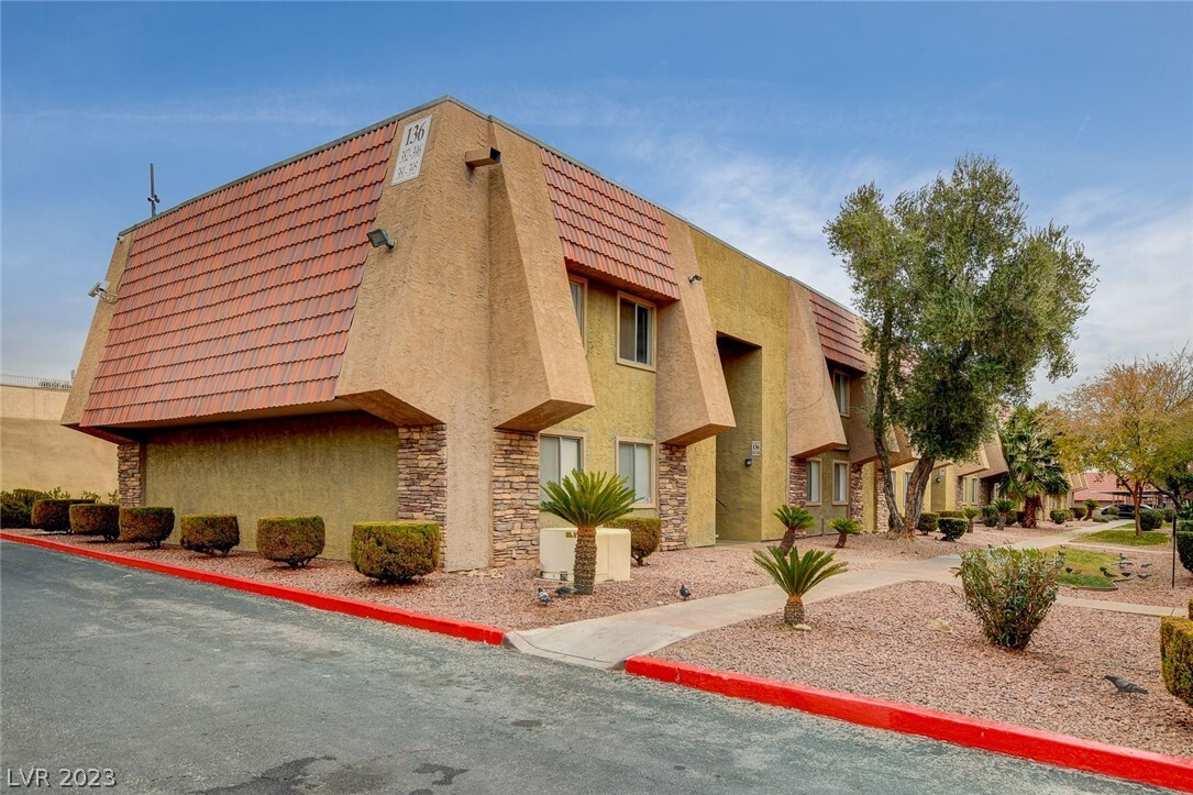 Foto principal - 5440 River Glen Dr