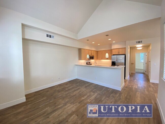 Foto del edificio - Beautiful and Spacious 3-bedroom, 3.5-bathroom Townhouse Located in the heart of Seabright.