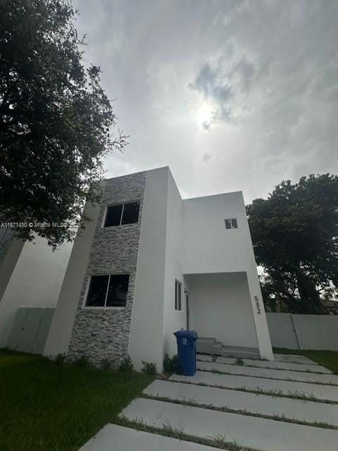 Building Photo - 532 NW 17th Ave