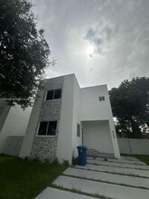 Building Photo - 532 NW 17th Ave