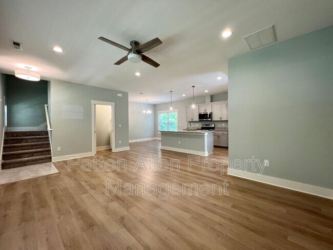 Building Photo - 129 Aurora Dr