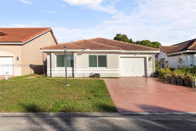 Foto del edificio - 18501 NW 55th Ave