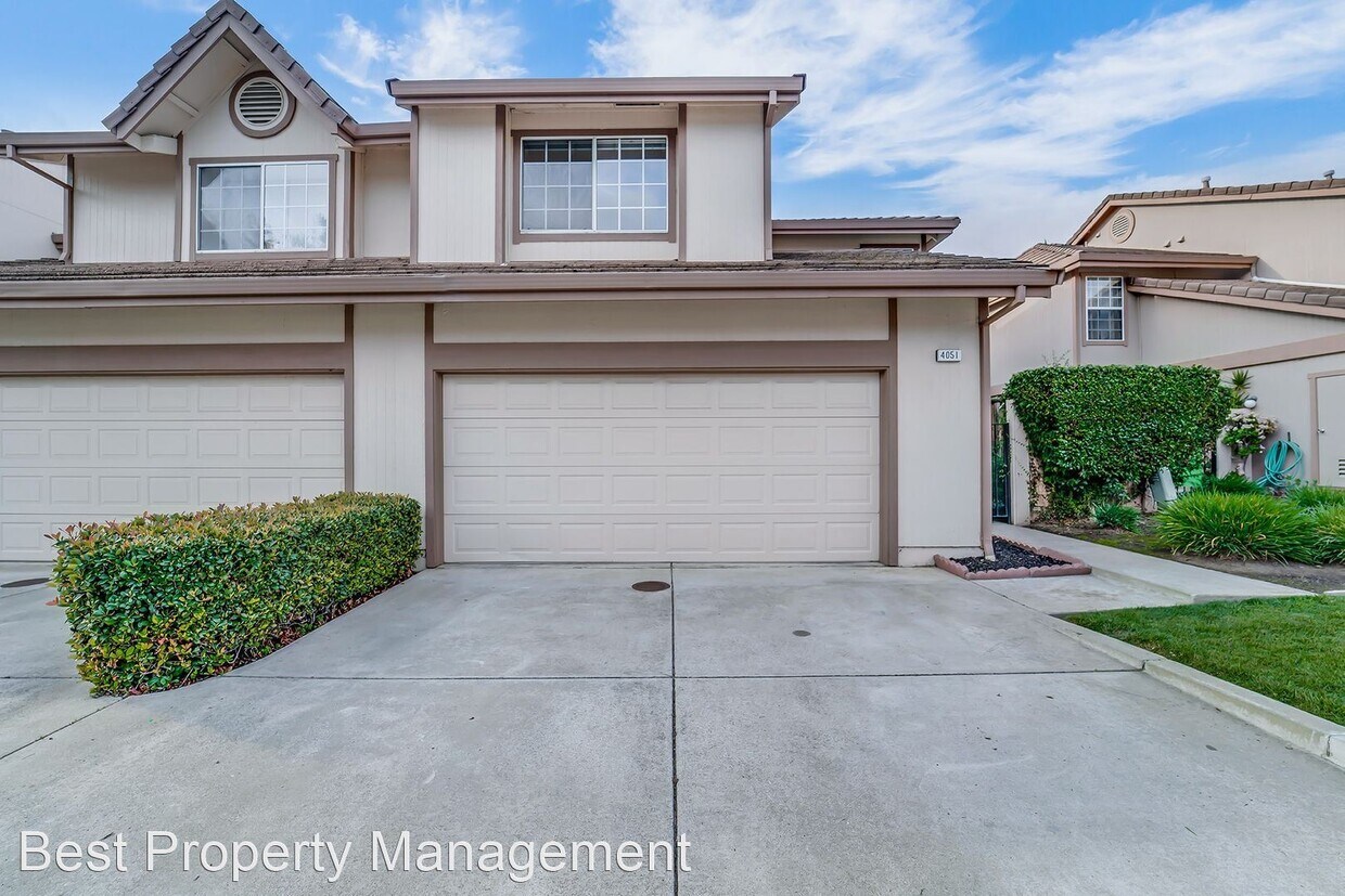 Primary Photo - 3 br, 2.5 bath House - 4051 Sunset Terrace