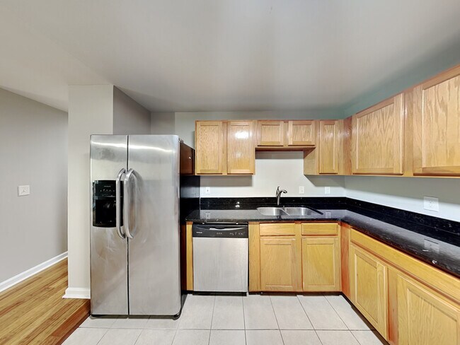 Foto del edificio - 1020 Camelot Dr