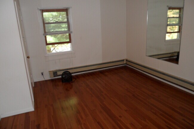 Foto del edificio - 61 Hillcrest Blvd