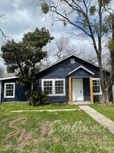 Building Photo - 981 W Oak St