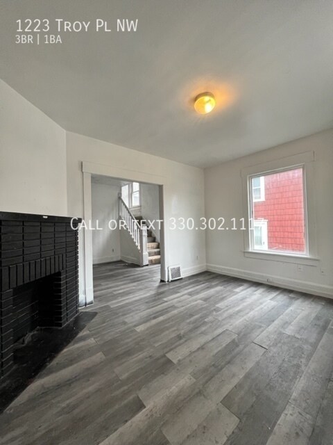 Building Photo - Spacious 3 bedroom duplex for rent - Canto...