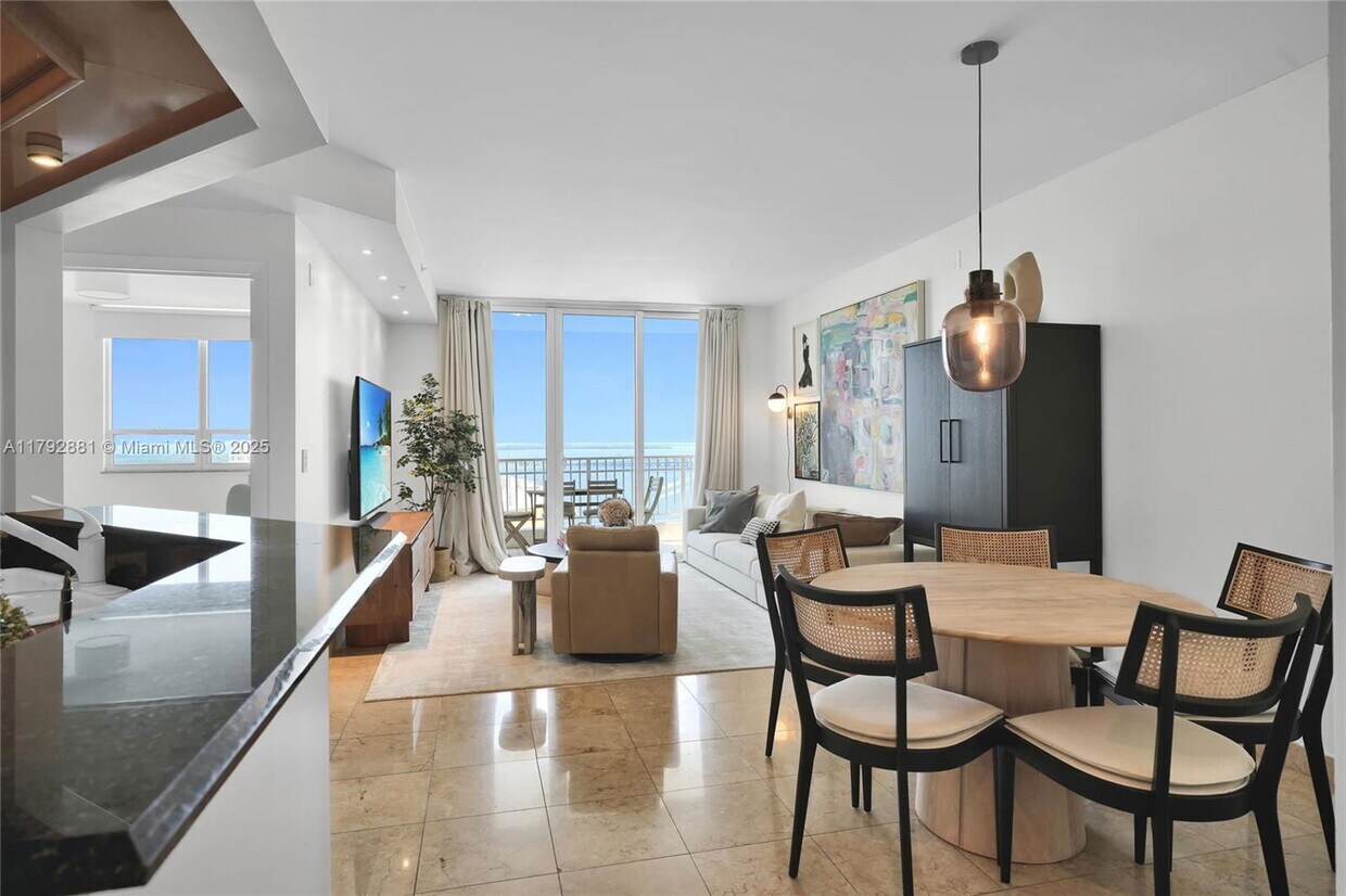 Foto principal - 801 Brickell Key Blvd
