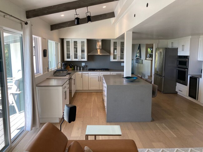 Building Photo - Resort Style Living in Rancho Palos Verdes