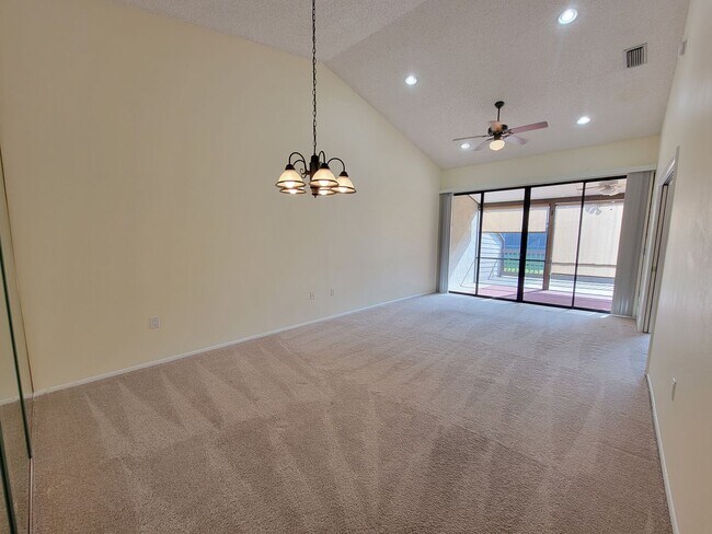 Building Photo - Cozy 2 bed/ 2 bath Villa in Beekman Lakes ...