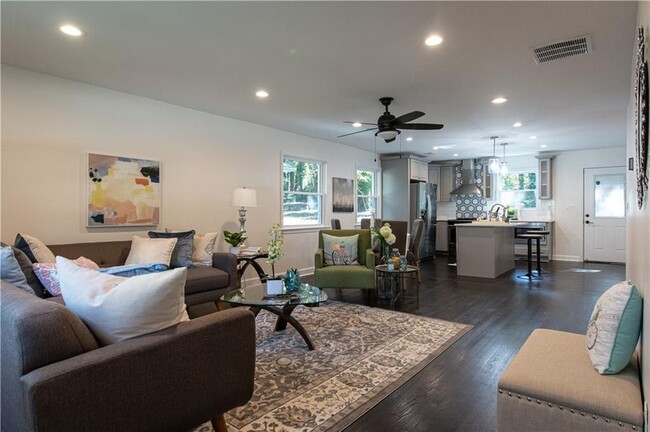 Foto del edificio - 3224 Hollydale Dr SW