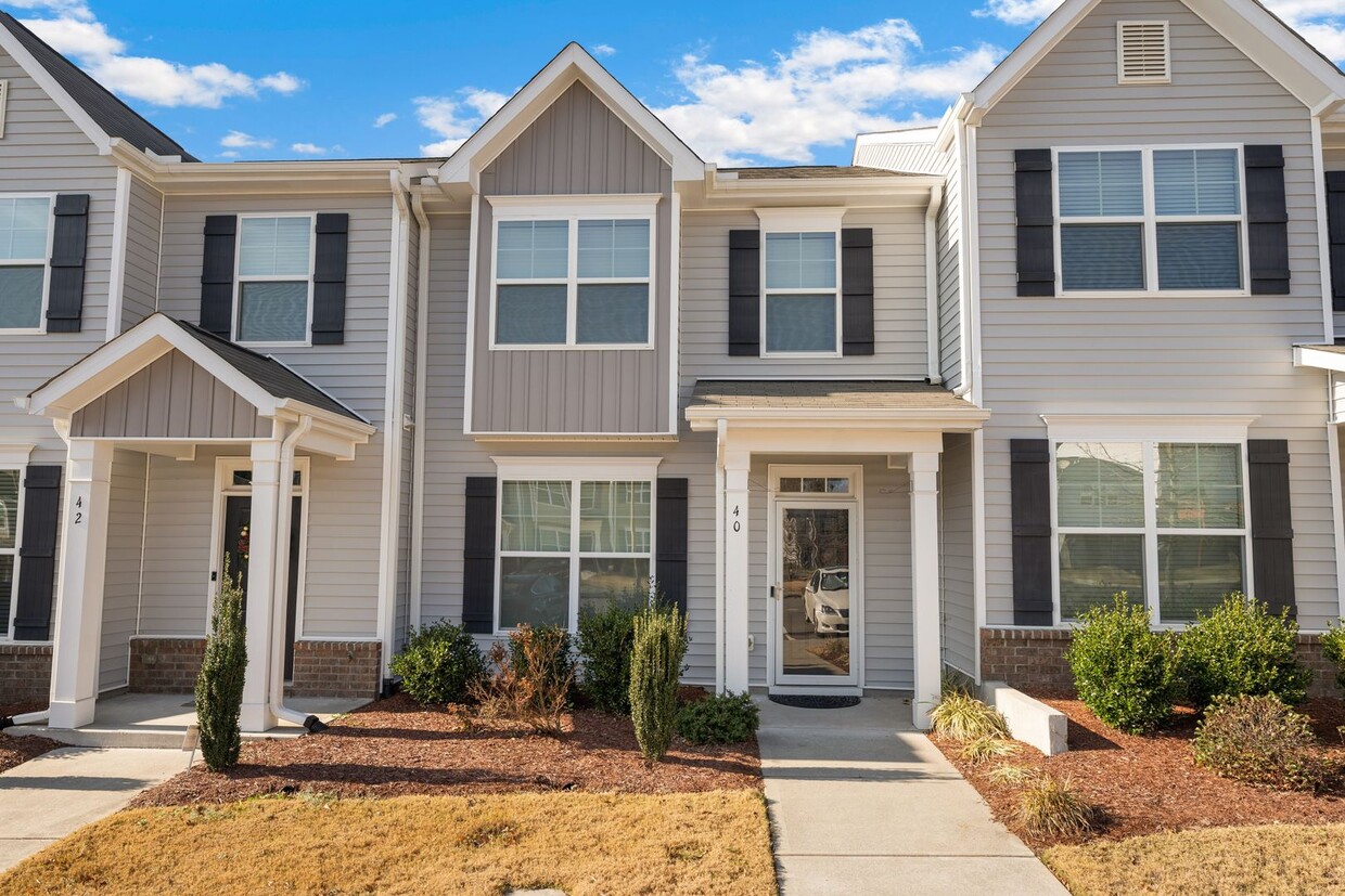 Primary Photo - Durham 3 bedroom 2.5 Bath Townhouse