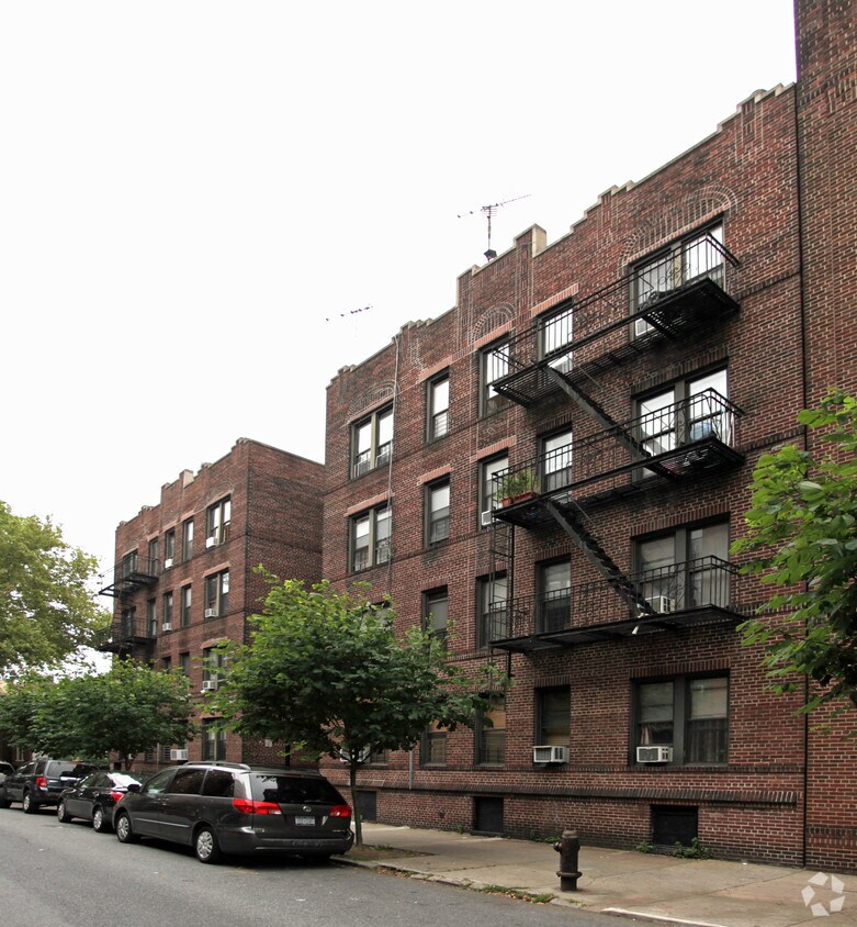 Foto del edificio - 1350 E 18th St